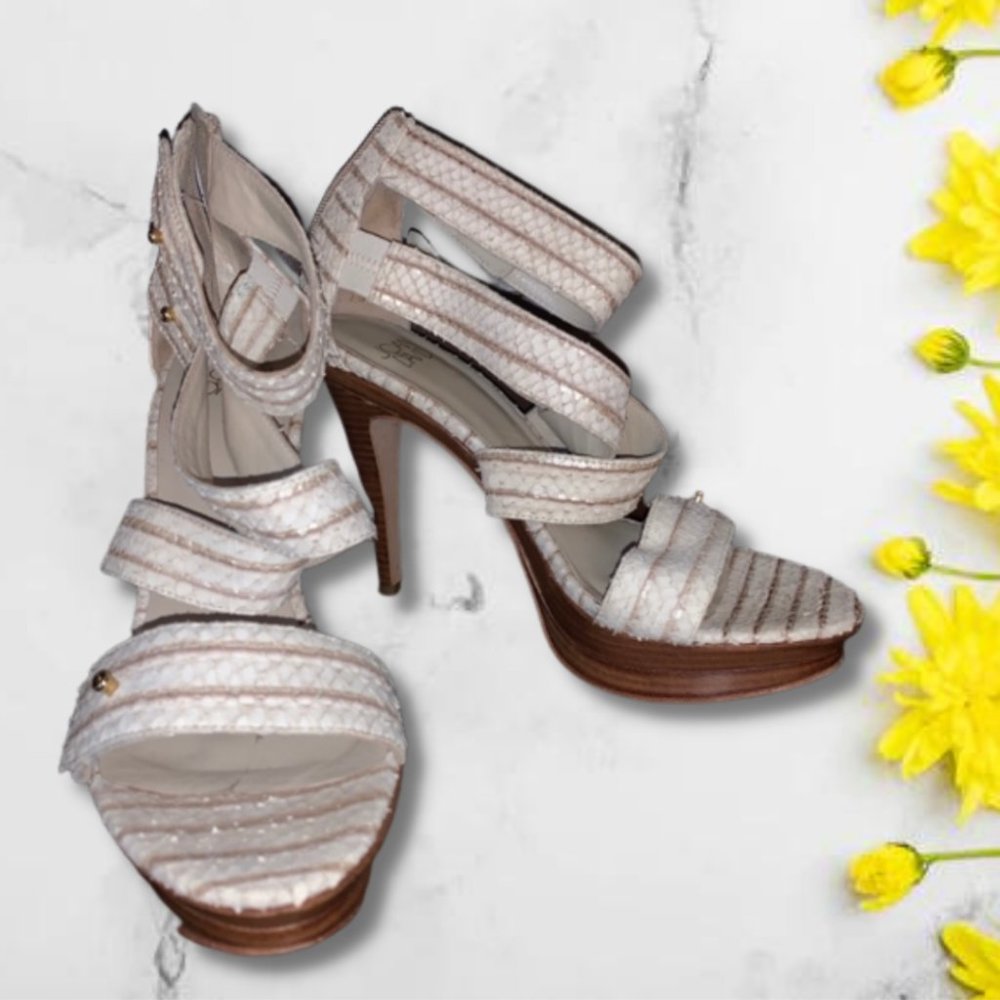 Joan David Leather Sole Heels Size 8.5M